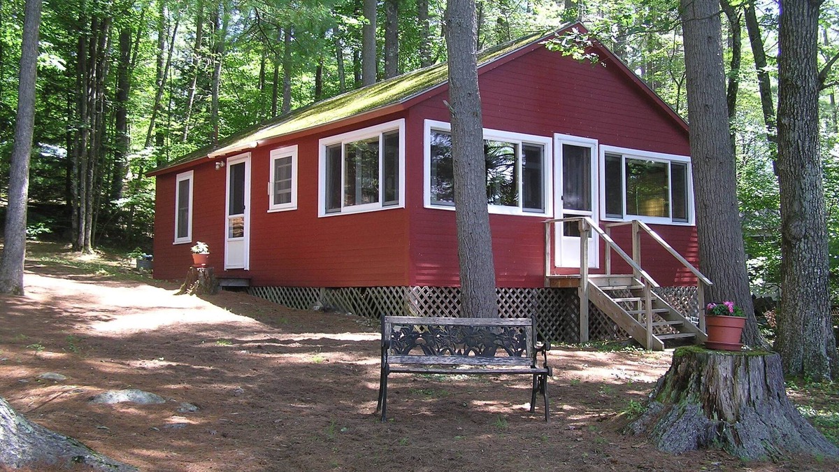 West Hopkinton Cottage | Cozy Lakeside Cottage