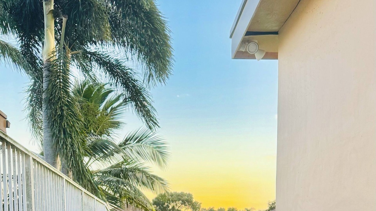 Pembroke Pines Apartment | Cozy lakeside private suite with private bath and entrance