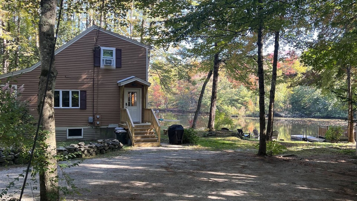 Hillsboro House | Cozy Lakeside Year Round Retreat ☀️🛶 🎣 🏊 🍁 🎃 🍎 🎿🏂 ❄️ & 🐾 are welcome 😊
