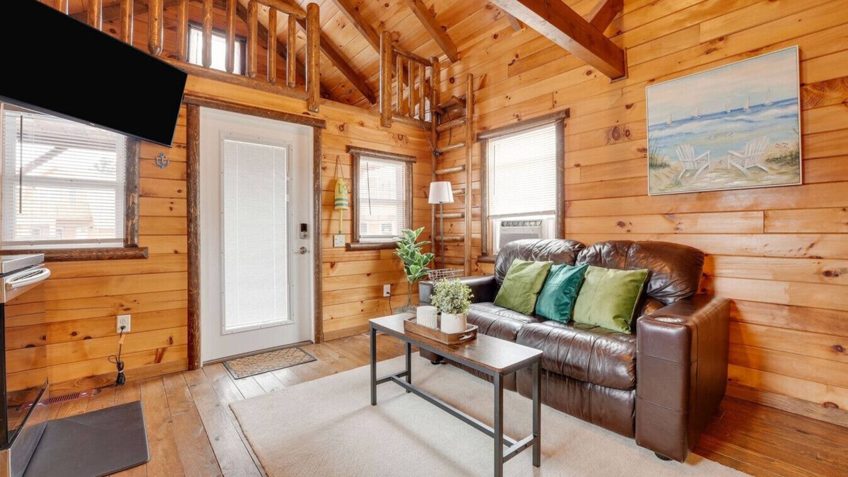Ashtabula Cabin | Cozy Lakeview Cabin, Pet Friendly, Near Wineries and Geneva-on-the-Lake