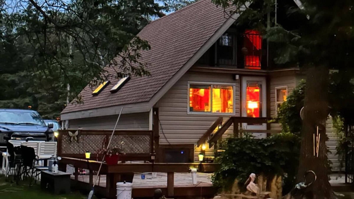 Beaconia Cottage | Cozy Lakeview Cottage in Island Beach