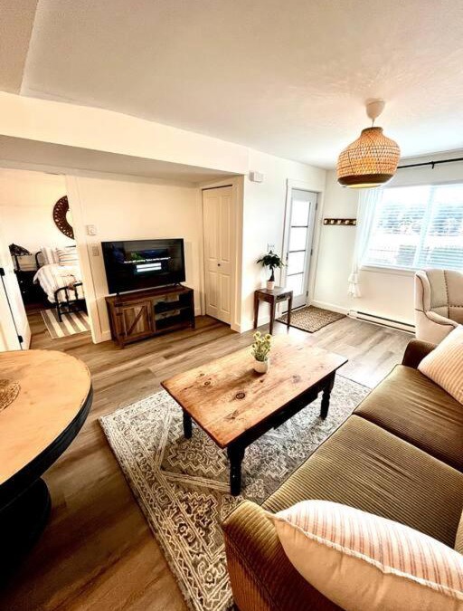 Langford Apartment | Cozy Lakeview Suite
