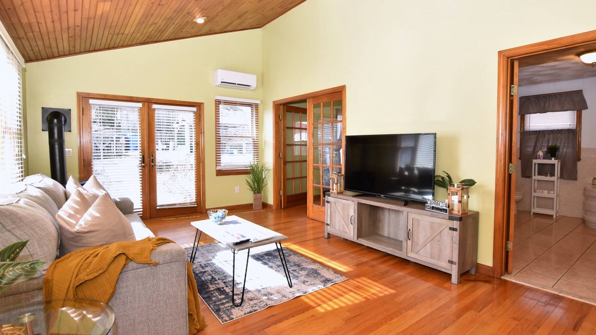 Pawtucket House | Cozy Large 3BED/3BATH HOUSE, 9 mins to Providence