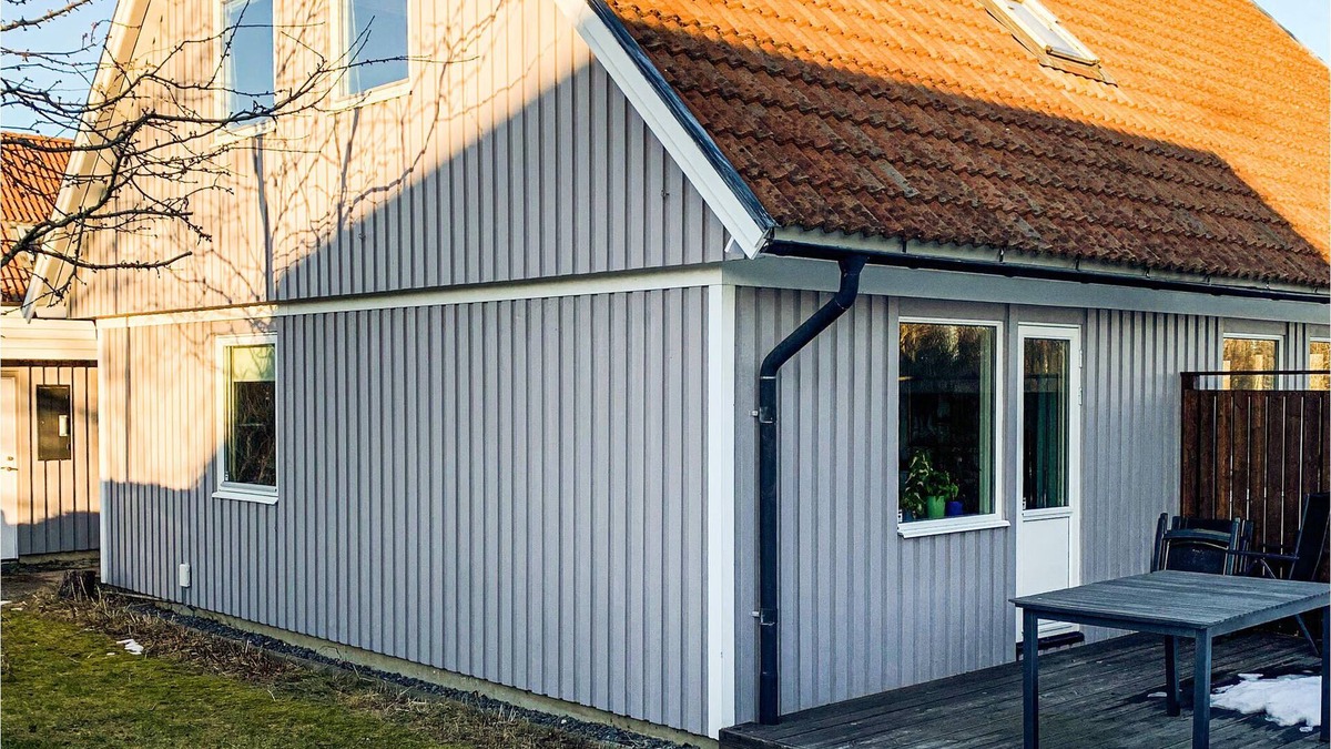 Almsta House | Cozy, large vacation home in close proximity to the water.