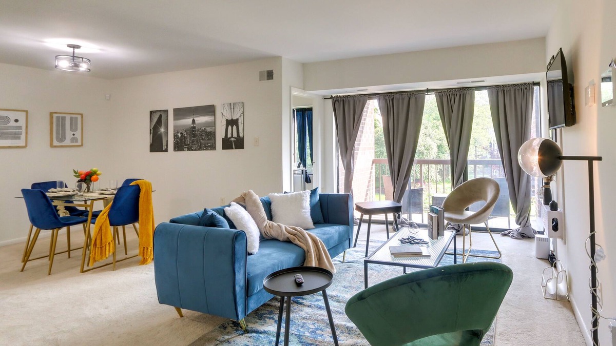 Laurel Condo | Cozy Laurel Condo w/Pool Access ~ 20 Mi to DC!