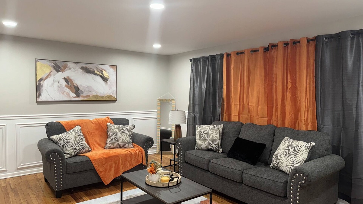 Homewood House | Cozy & Lavish 2B/1B in Homewood! 5 min from Shopping, Expressway, & New Casino!