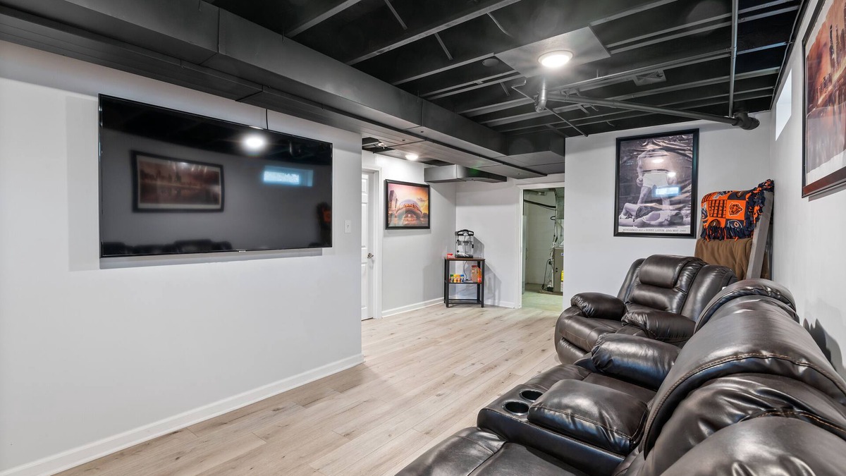 Le Claire House | Cozy LeClaire Townhome within walking distance to downtown!