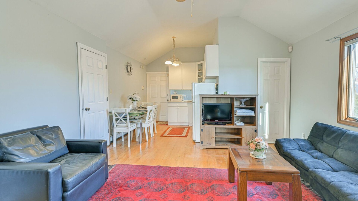 Levittown Apartment | Cozy Levittown Apartment: Full Kitchen + Smart TV!