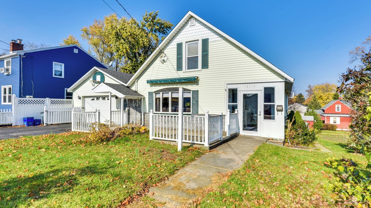 Lewiston House | Cozy Lewiston Home < 10 Mi to Niagara Falls!