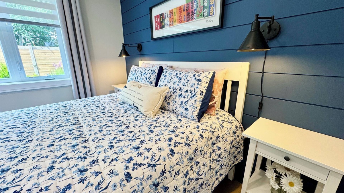 Collingwood House | Cozy Licensed Collingwood Suite & Spa – 1BR + Family Room Near Blue Mountain!