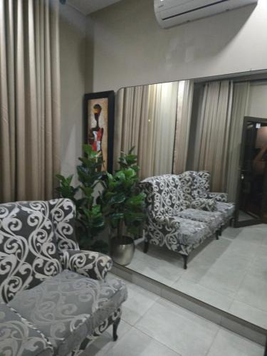 Mookgopong House | Cozy Lifestyle Guesthouse