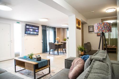 Maniakoi Apartment | Cozy Like Home