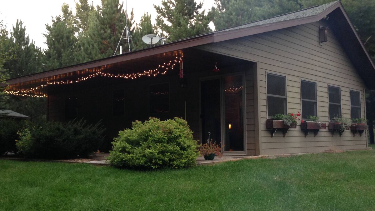 Webster Cottage | Cozy lil' Cottage is nestled in rolling hills and peaceful pines