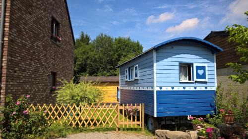 Hamois House | Cozy Little Blue Caravan in Scy Belgique
