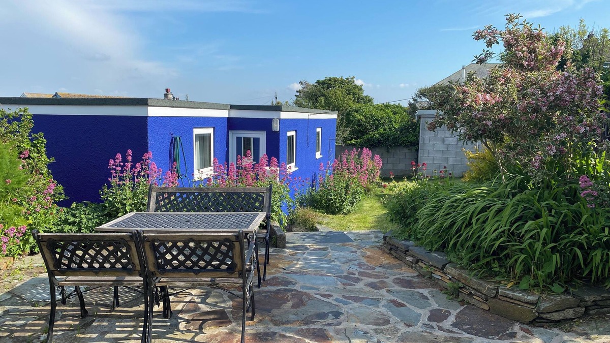 Trebetherick House | Cozy little bungalow - the perfect base for a beach/surfing holiday for 4 people