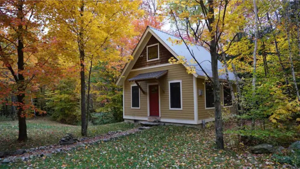 Underhill Cabin | Cozy Little Cabin in the Woods