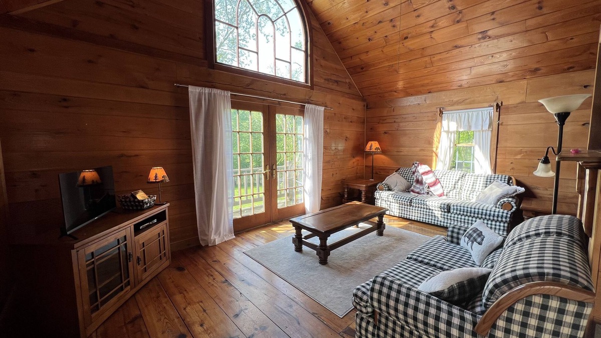 Elliottsburg Cabin | Cozy little cabin with creek access. Great for fishing or tubing!