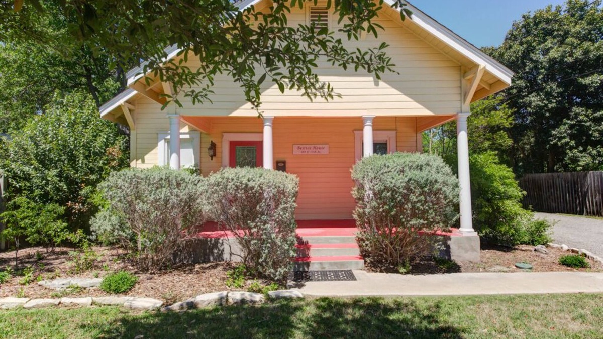 Georgetown House | Cozy Little Cottage in Old Town