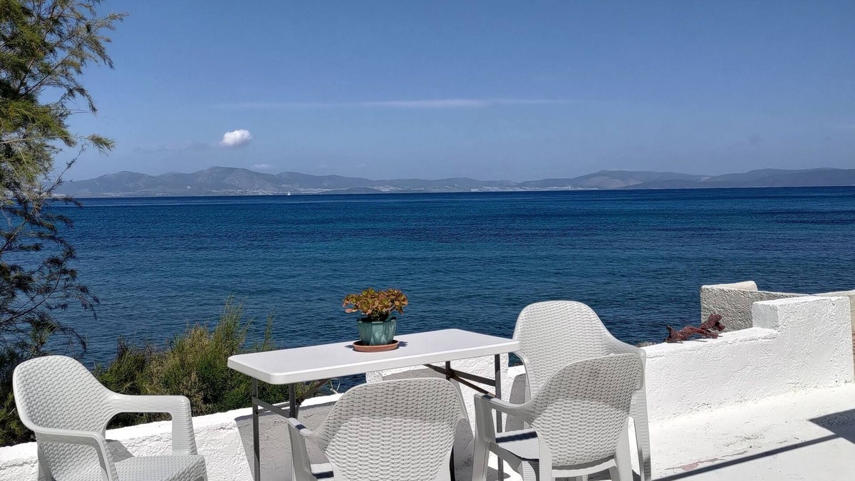 Paradisi House | Cozy little home next to the Sea with a patio