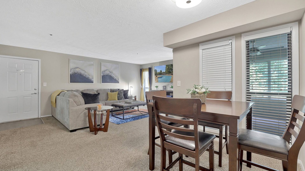 Hoover Apartment | *Cozy Living-King Bed-Mins from dining and shopping - HooverMet - Finley Ctr*