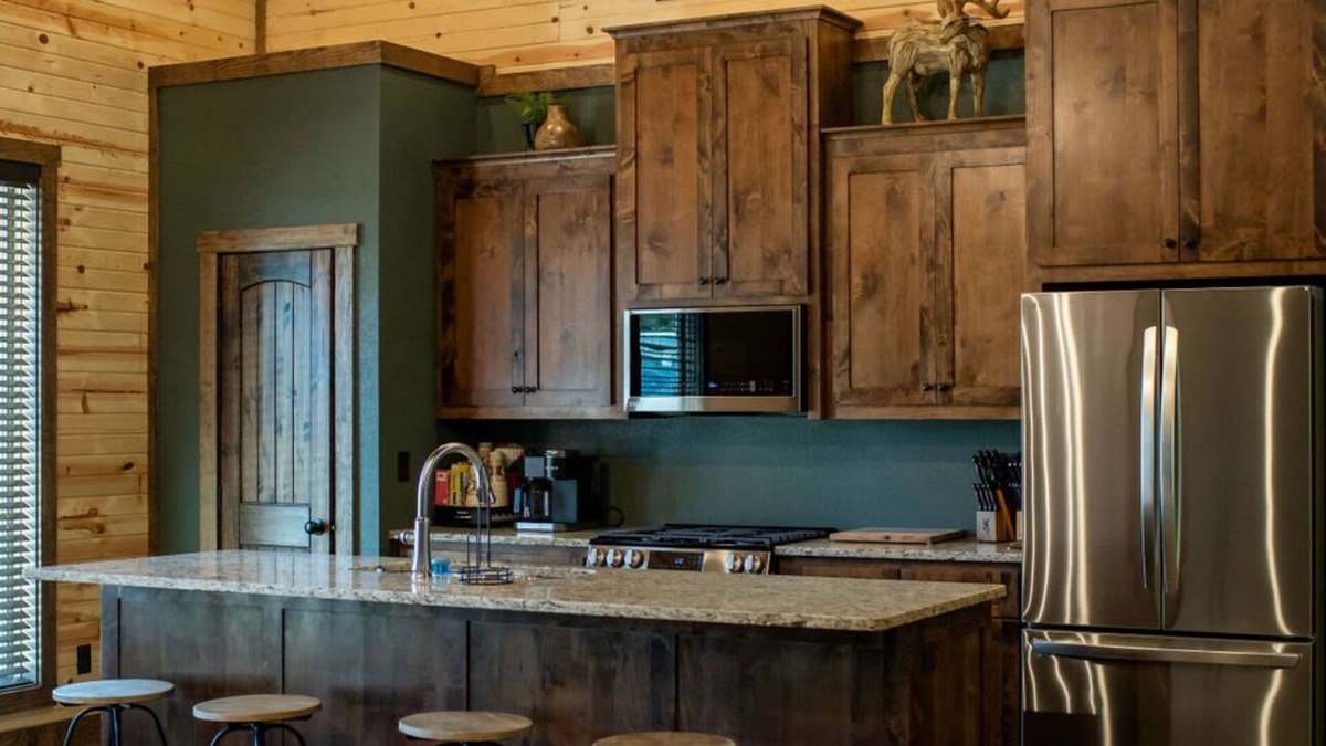 Simms Cabin | Cozy Lodge at Ward Creek Ranch close to interstate and wedding venues.