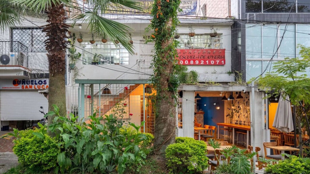 Castropol Apartment | Cozy Loft Apartment in Manila with kitchenette