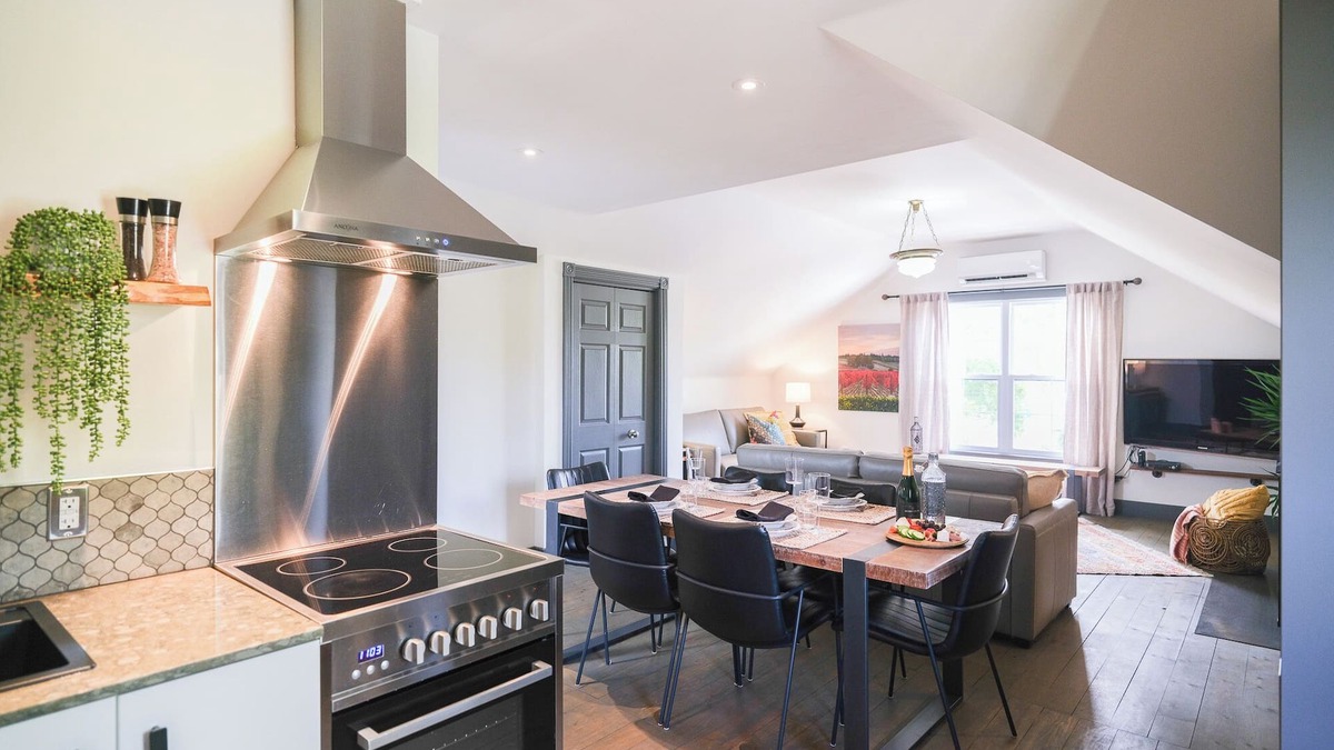 Niagara-on-the-Lake Apartment | Cozy Loft in the Village of Virgil