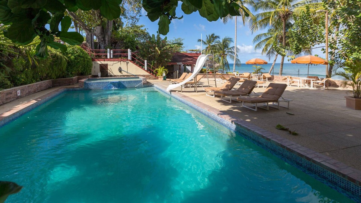 Crown Point Resort | Cozy loft in Tropical Paradise within walking distance to the beach!