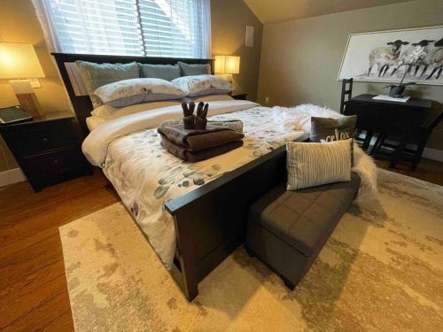 Gibsons Apartment | Cozy loft in Upper Gibsons