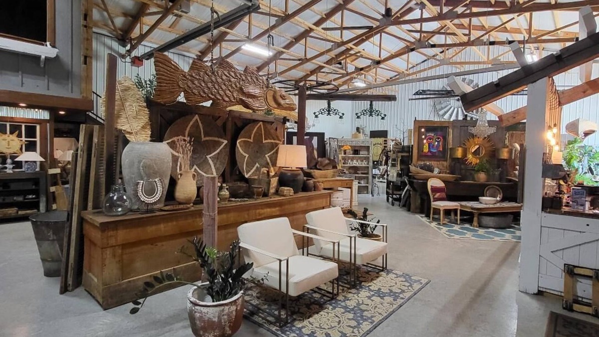 Westville Apartment | Cozy loft inside a vintage store on an animal rescue farm in Westville, IN
