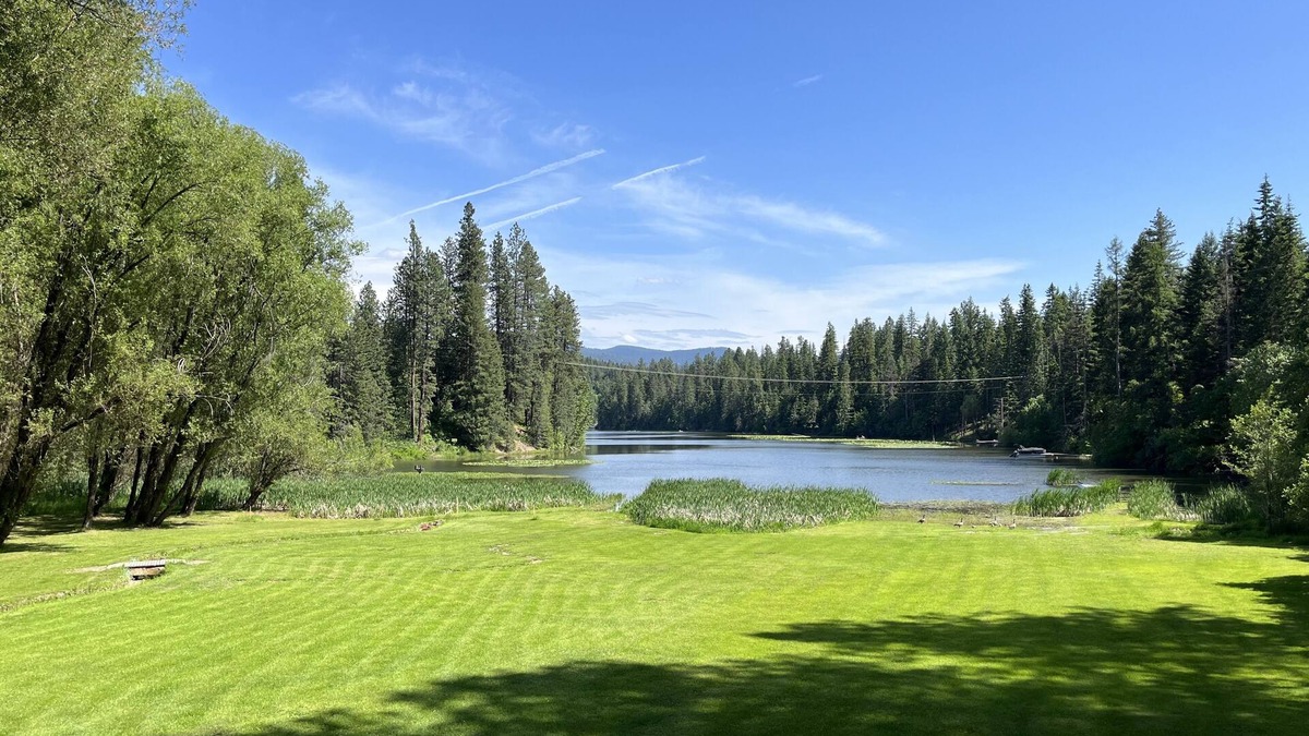 Hayden House | Cozy loft on Hayden Lake, near Silverwood, 15m to Coeur d Alene, Private events