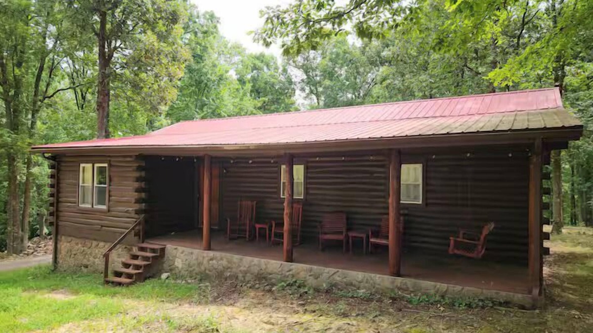 Grand Rivers House | Cozy Log Cabin Retreat