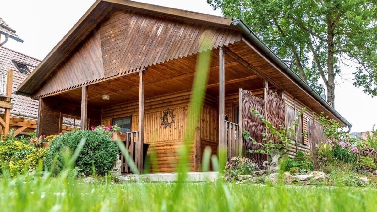 Burglengenfeld Apartment | Cozy log cabin (72 m2) with terrace and sunbathing lawn