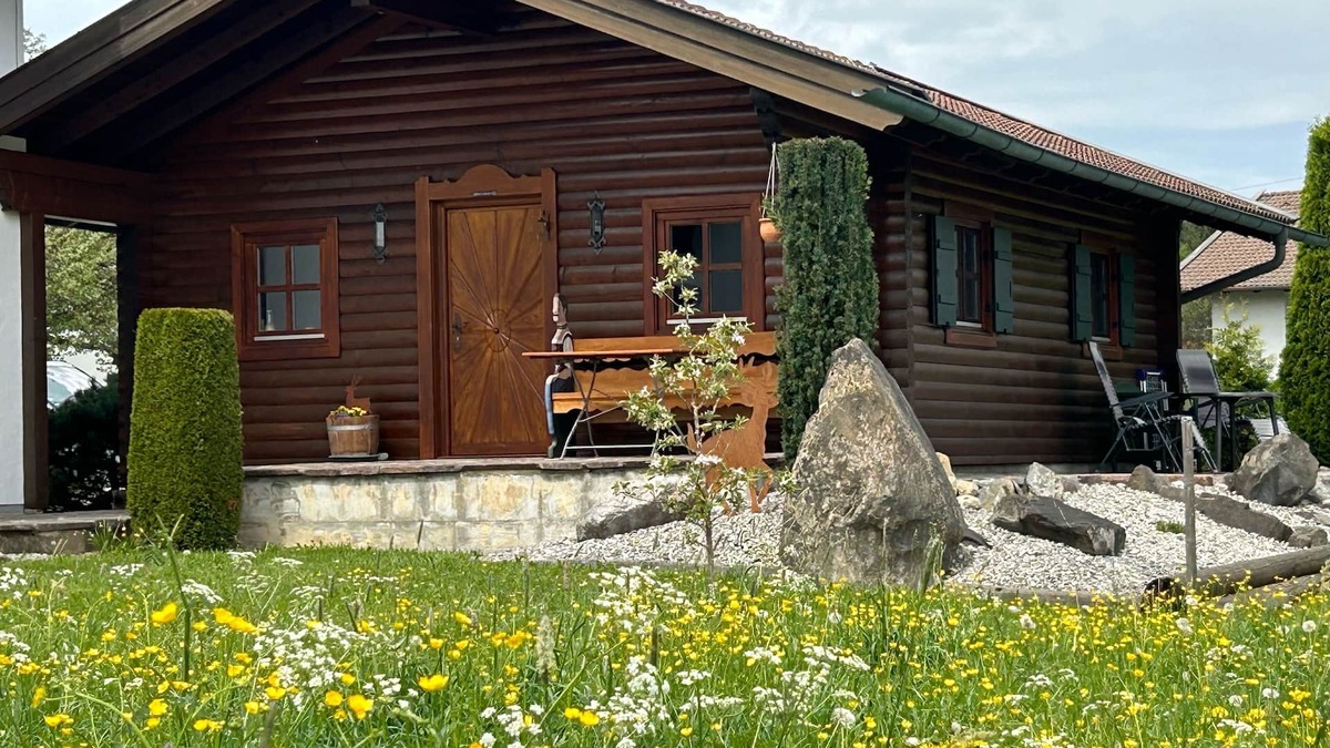 Lechbruck House | Cozy log cabin with Allgäu hut flair
