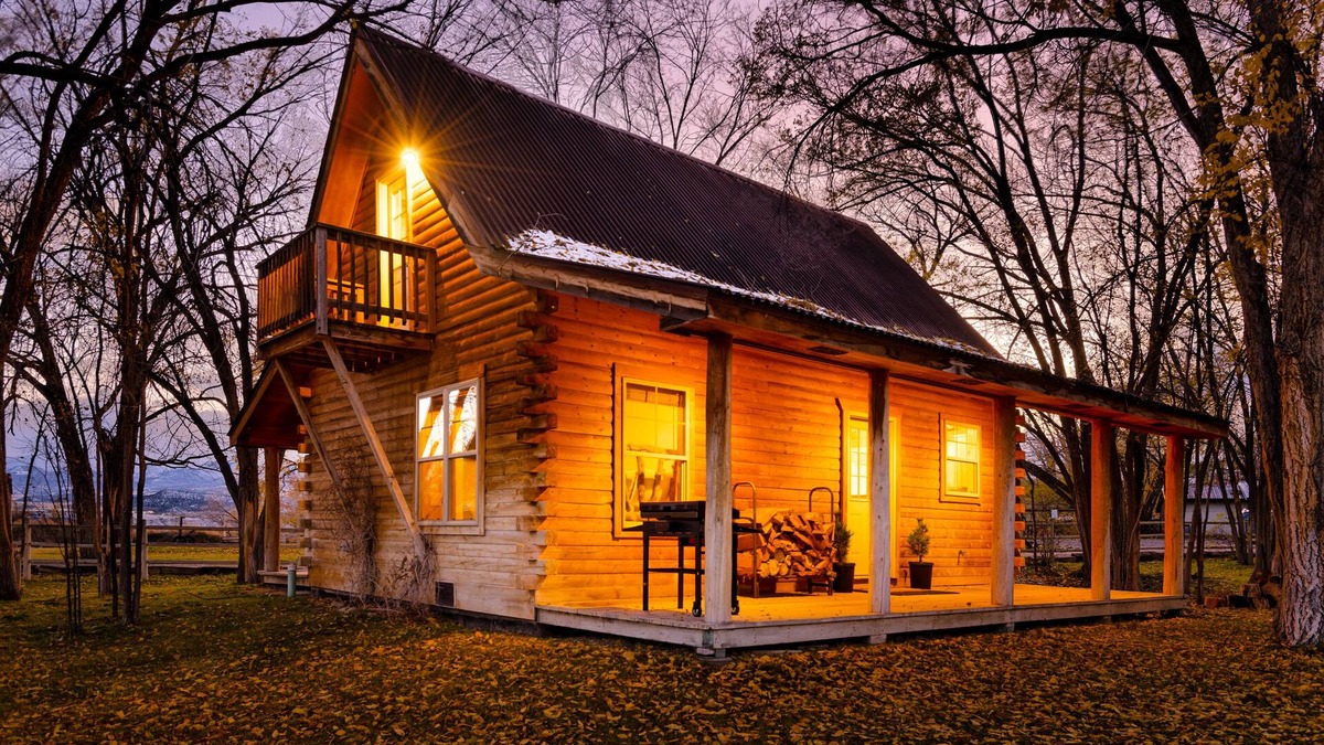 Glenwood Springs House | Cozy Log Cabin located on scenic acreage with trees and privacy.