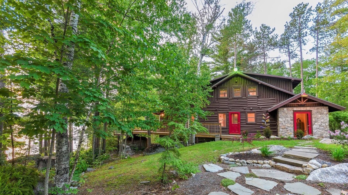 Lucerne-in-Maine Cabin | Cozy Log Cabin on Beautiful Phillips Lake near Bar Harbor and Camden