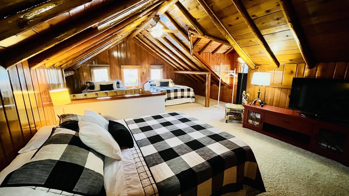 Gaylord Condo | Cozy Log Cabin on Golf Course, Across from Otsego Lake