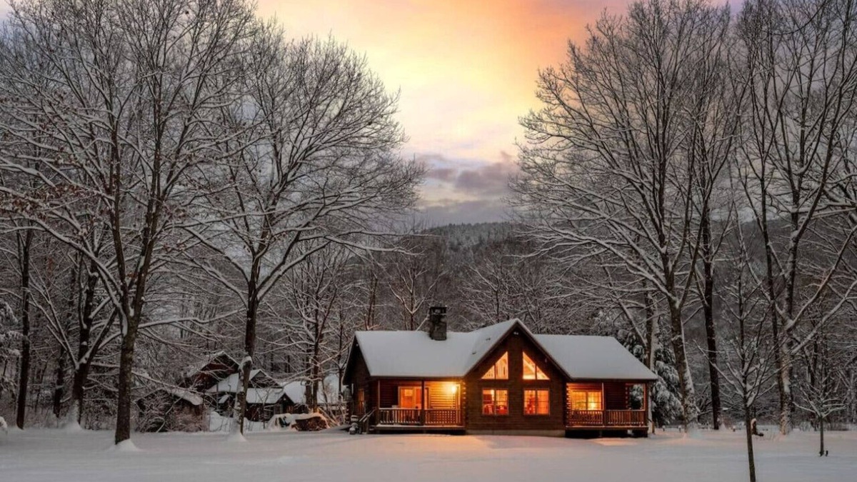 Townshend Cabin | Cozy Log Cabin on the River | Fireplace | Loft