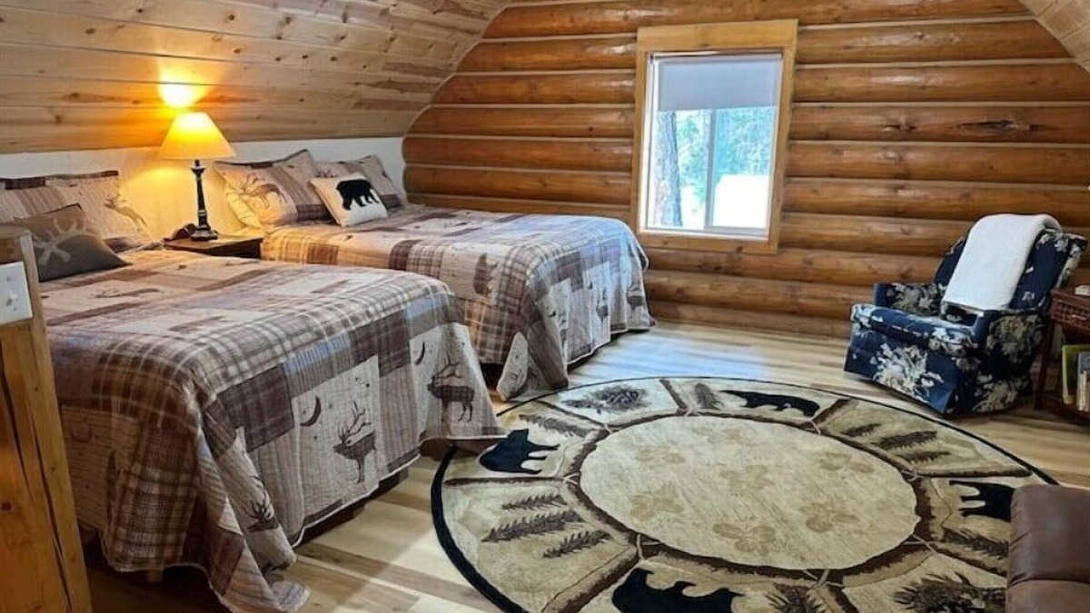 Coffee Creek Cabin | Cozy Log Cabin with private access to the Trinity River!