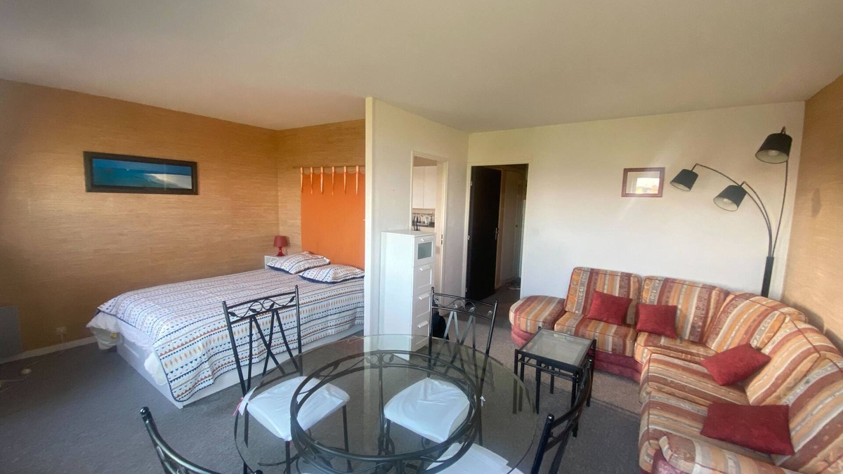 Bernieres-sur-Mer Apartment | Cozy love cocoon of 34 m² direct access to the sea