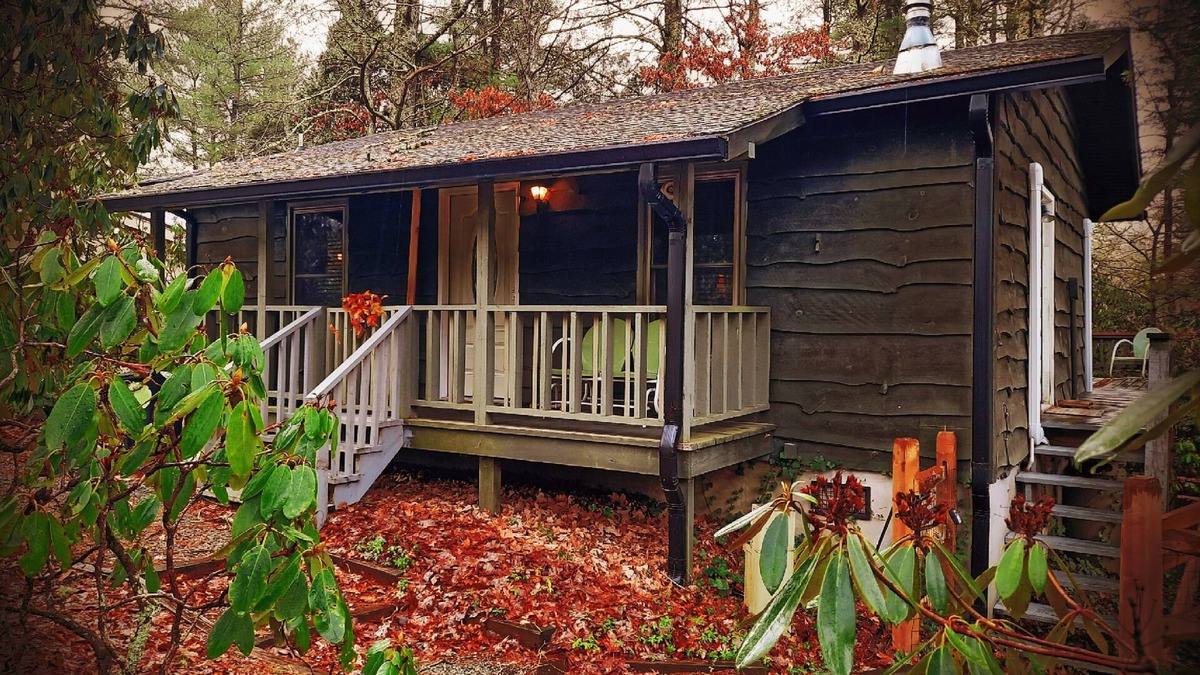 Pineola Cottage | Cozy Love Nest in lake community among the mountains
