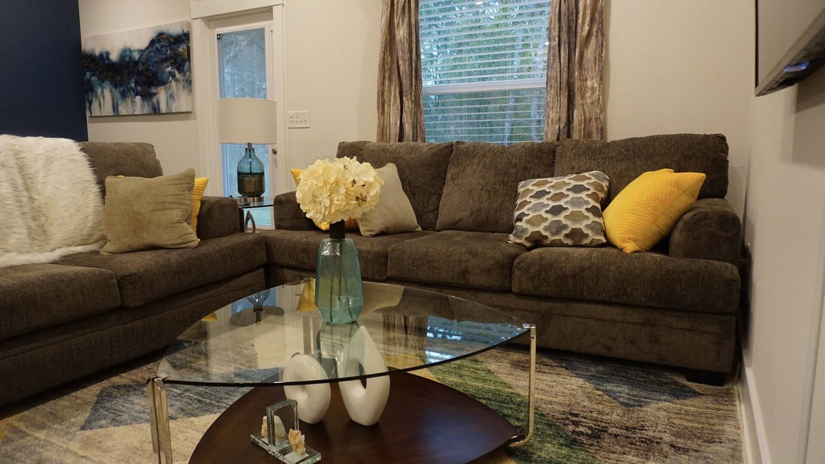 Pine Forest House | COZY Lush 3-bedroom Townhouse★Mins to Beach★