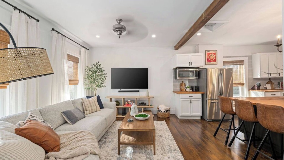 North London Apartment | Cozy Luxe Apartment Near Western & St. Joseph’s
