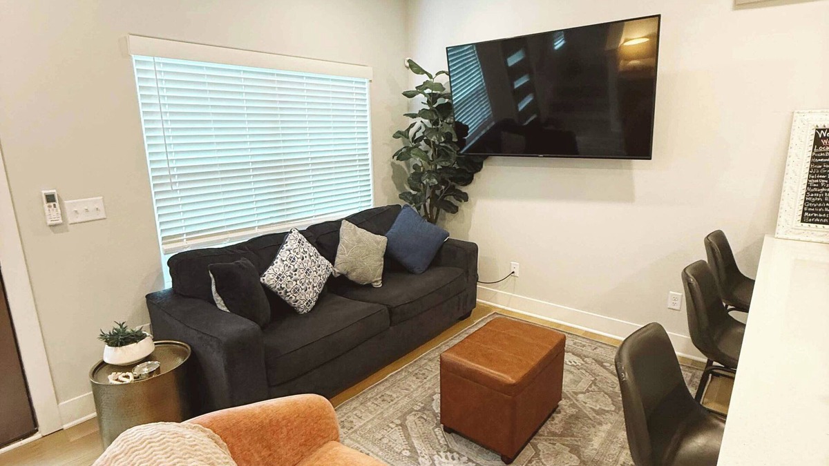 Fayetteville House | Cozy Luxe Stay Walk to any HOGS Stadium