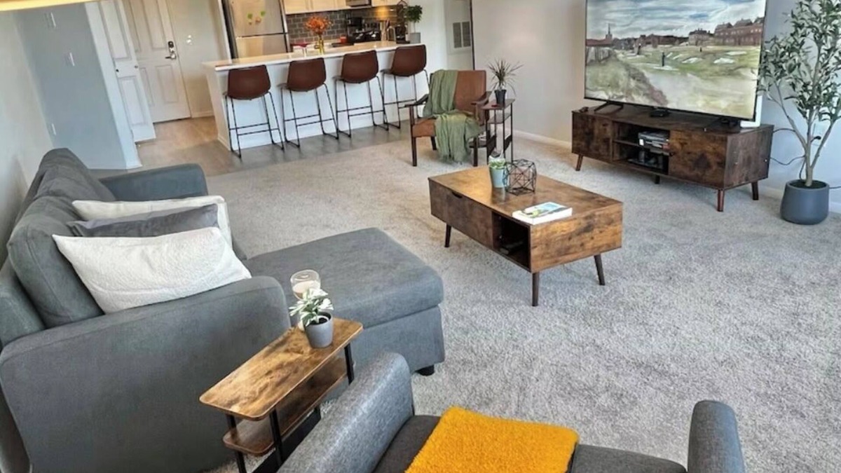 Mission Viejo Apartment | Cozy Luxurious Spacious Apt w/Valley View,Attached Garage,Pool,24-Hour Gym,3 TV