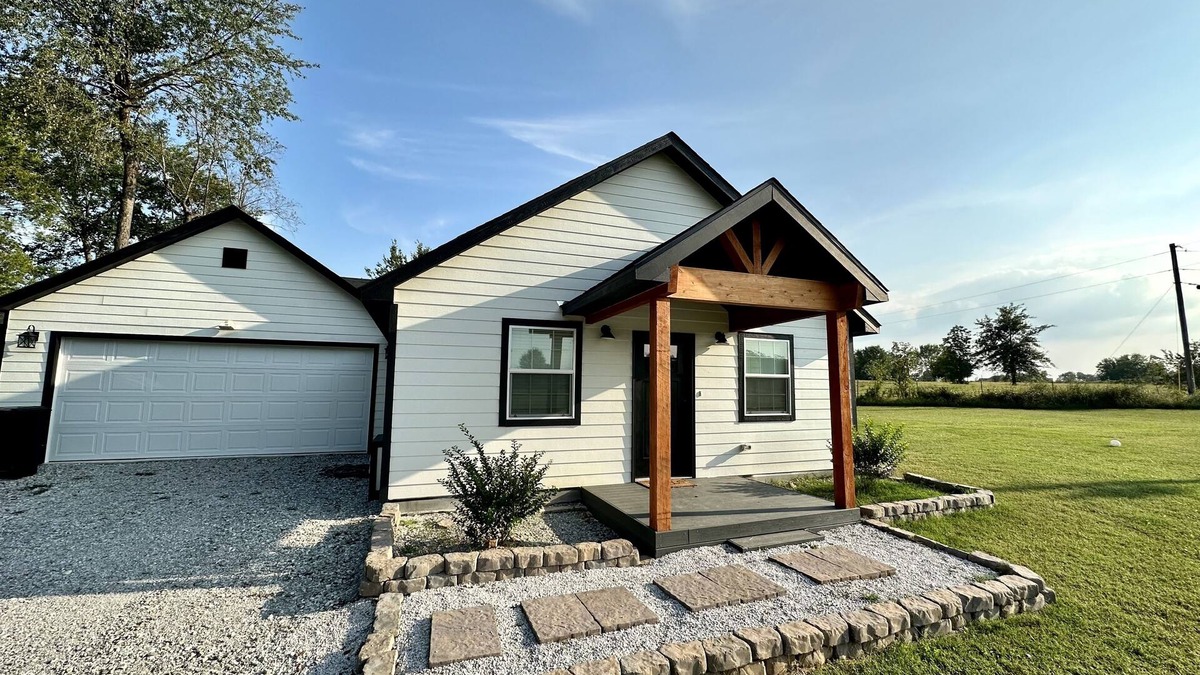 Grove Cottage | Cozy Luxury Cottage in Country with Fireplace & Hot Tub