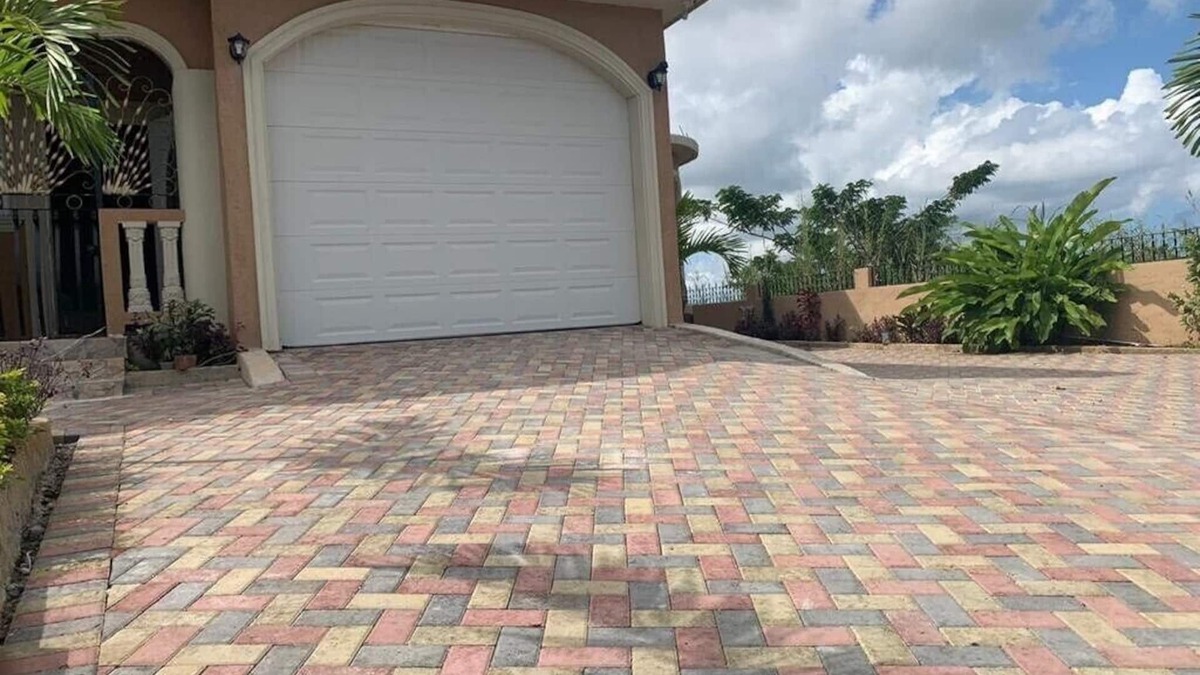 Montego Bay House | Cozy Luxury Meadows With Free Wifi, Parking & Hot-tub 2