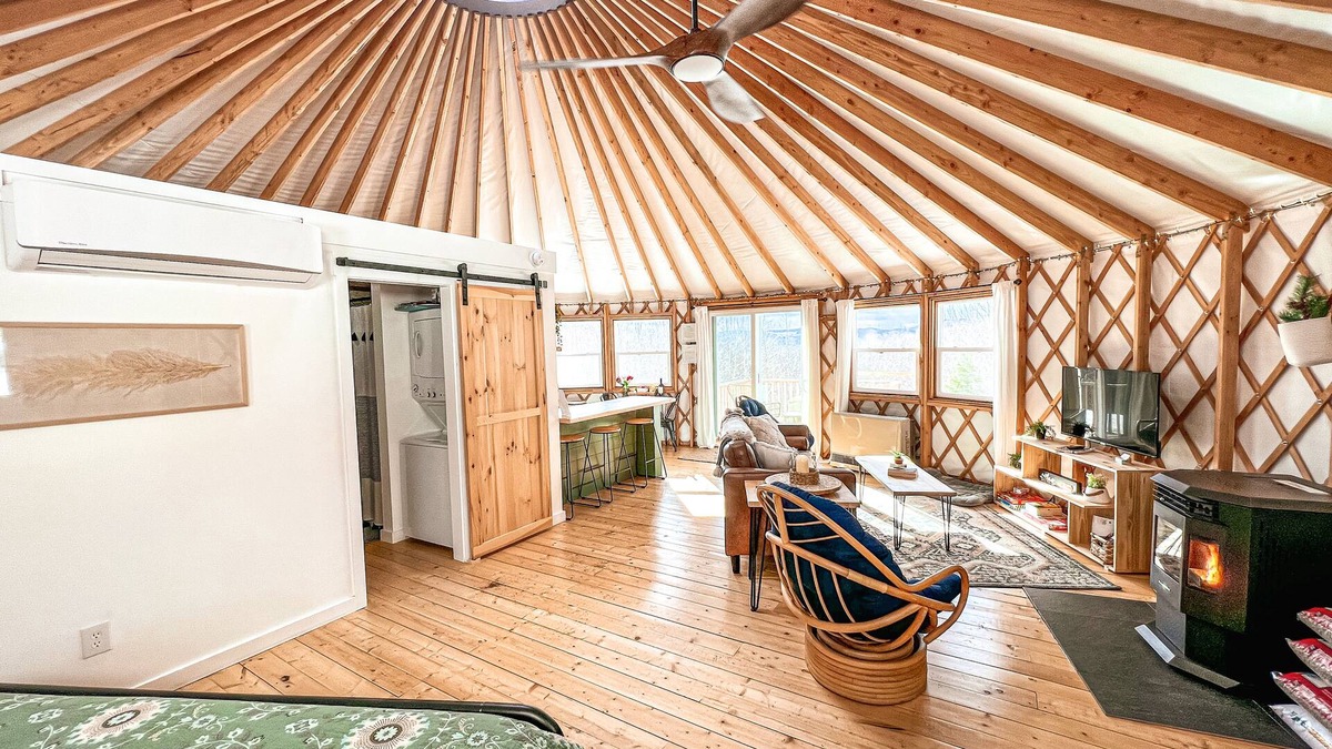 Bryant Pond House | Cozy Luxury Mountain View Yurt! HOT TUB, WiFI, A/C and Shower!