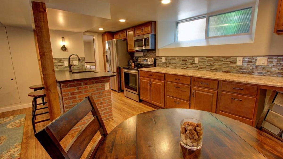 University North House | Cozy Luxury Remodel, Fantastic Backyard! Walk in 5 minutes to CSU/Old Town