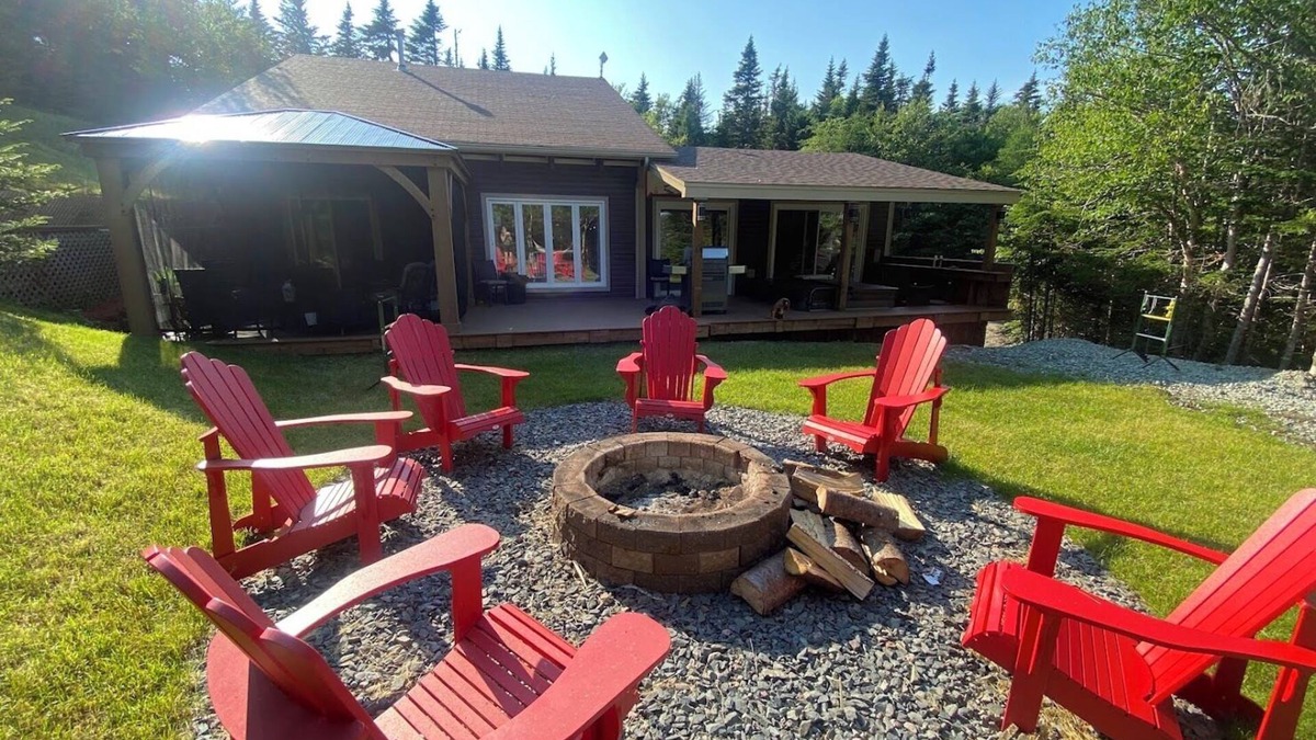 Terra Nova Cottage | Cozy Mahers Cottage - Hot tub